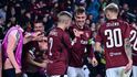 Fotbalisté Sparty se radují z gólu