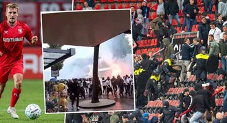 Nepokoje v Twente: švédský fanoušek spadl z tribuny, deset lidí zatčeno