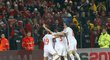 Srbové slaví vstřelený gól do branky Albánie.