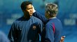 Patrick Kluivert (vlevo) a Radomir Antič (vpravo) na tréninku Barcelony