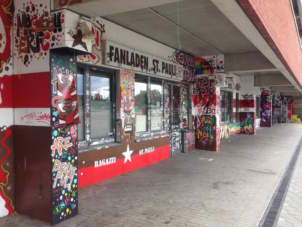 Okolí stadionu fotblaového klubu St. Pauli