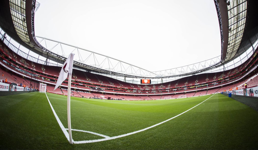 EMIRATES STADIUM. Pohled na dnešní domov fotbalistů Arsenalu