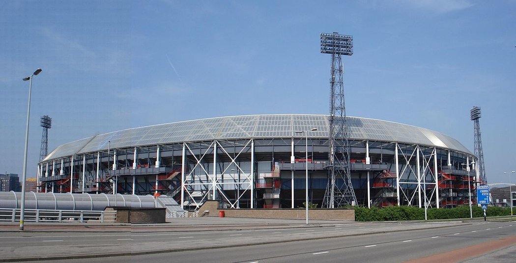 Slavný stadion De Kuip, kde nastupují fotbalisté Feyenoordu Rotterdam