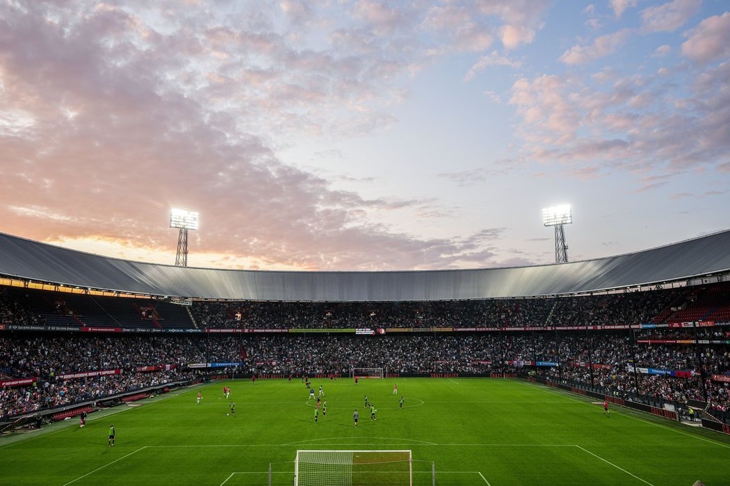 Slavný stadion De Kuip, kde nastupují fotbalisté Feyenoordu Rotterdam