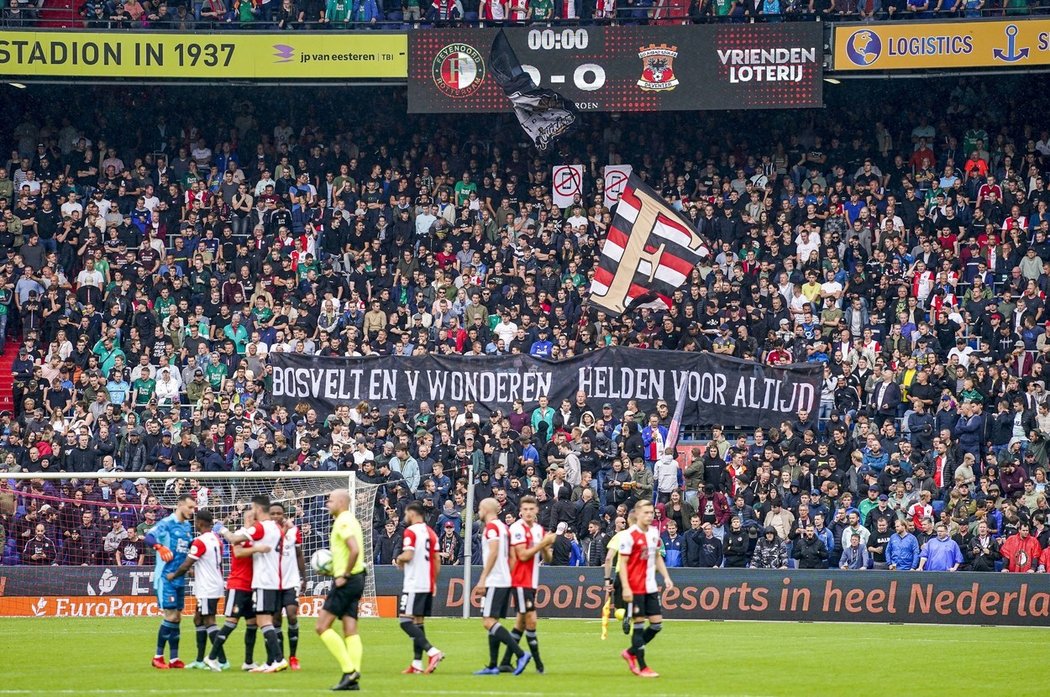 Slavný stadion De Kuip, kde nastupují fotbalisté Feyenoordu Rotterdam