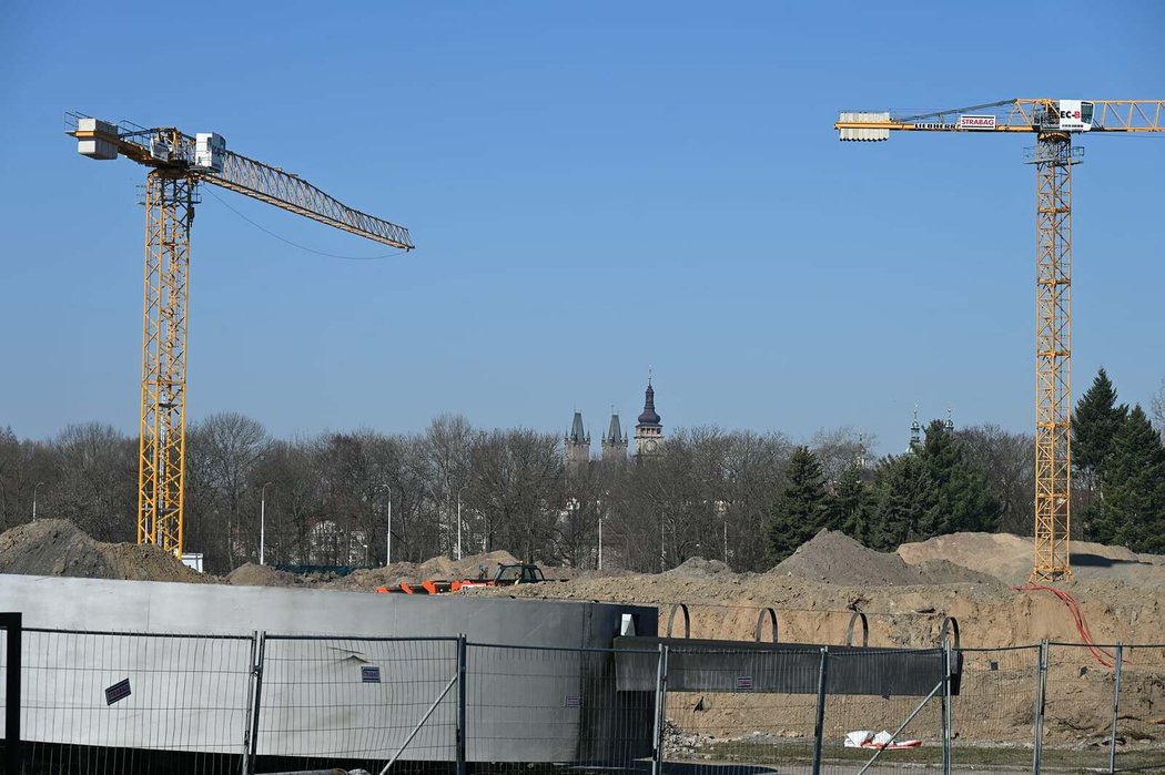 Stavba multifunkčního fotbalového stadionu v Hradci Králové