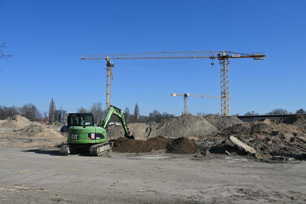 Stavba multifunkčního fotbalového stadionu v Hradci Králové