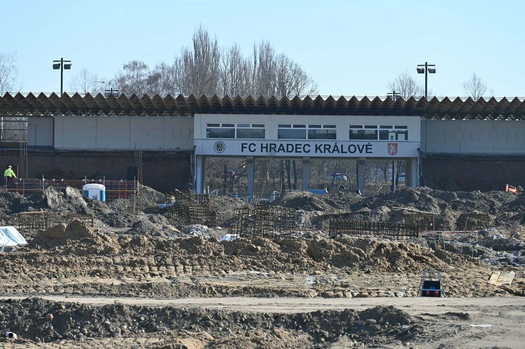 Stavba multifunkčního fotbalového stadionu v Hradci Králové