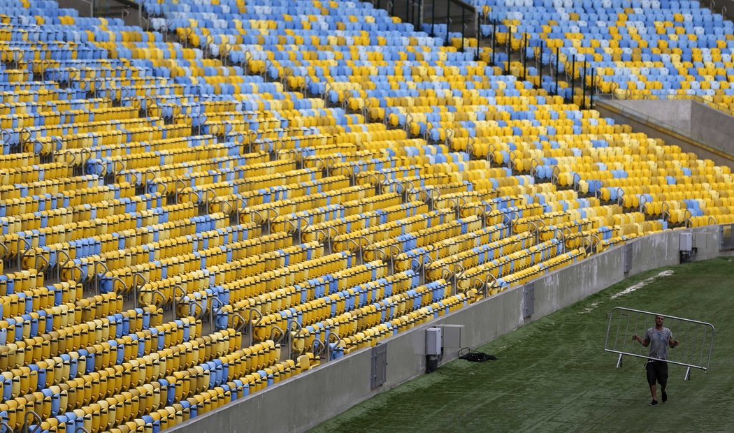 Tribuny slavného stadionu Maracaná před startem fotbalového mistrovství světa v Brazílii