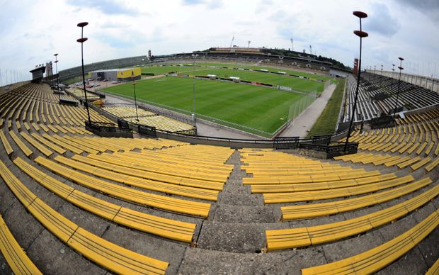 Na pražském Strahově jsou dva velké stadiony - na větším má tréninkové centrum Sparta, menší slouží mimo jiné jako tréninkové zázemí pro českou fotbalovou reprezentaci Na pražském Strahově jsou dva velké stadiony - na větším má tréninkové centrum Sparta, menší slouží mimo jiné jako tréninkové zázemí pro českou fotbalovou reprezentaci
