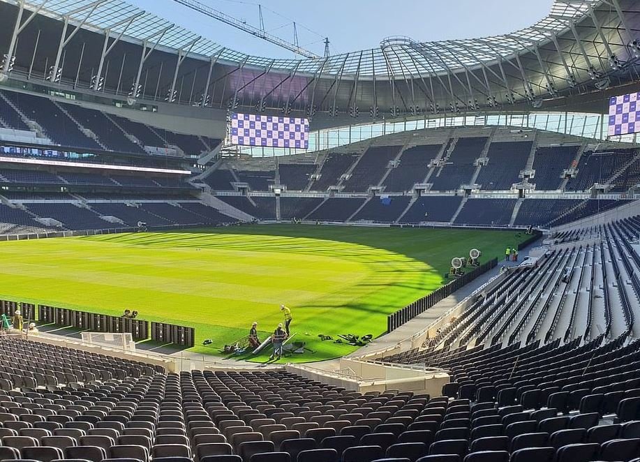 A na závěr stadion, který je otevření nejblíž. Nová aréna Tottenhamu Hotspur pojme více než 62 tisíc diváků a vyšla na téměř miliardu euro