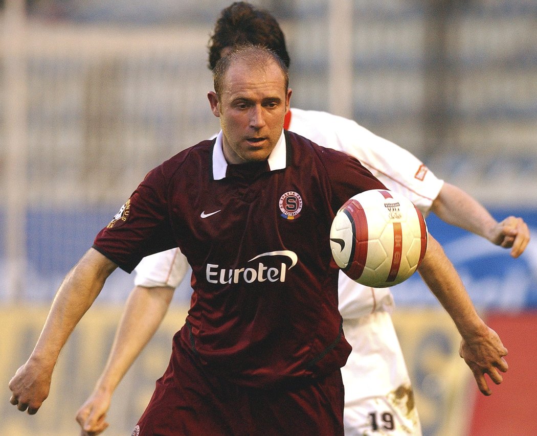 Jiřímu Štajnerovi se přestup do Sparty nepovedl. Na památné EURO 2004 nejel.