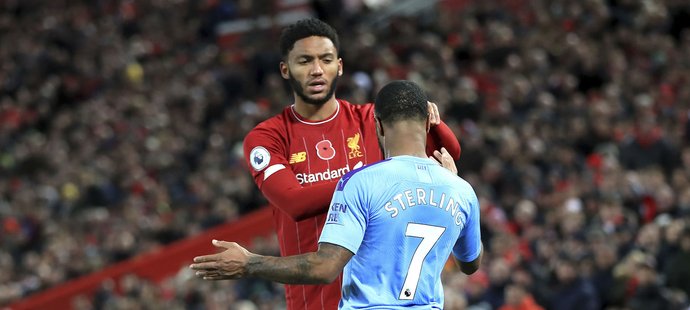 Raheem Sterling se během nedělního šlágru Premier League dostal do konfliktu s liverpoolským Joe Gomezem