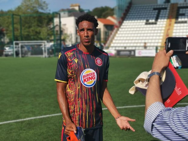 Fastfoodový řetězec je dominantou na dresech týmu Stevenage FC ze čtvrté anglické ligy Fastfoodový řetězec je dominantou na dresech týmu Stevenage FC ze čtvrté anglické ligy