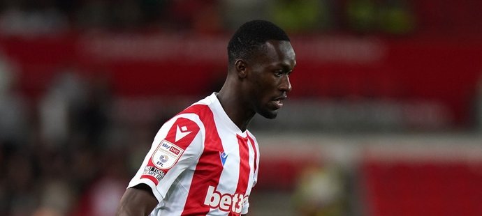 Abdallah Sima při premiéře za Stoke City