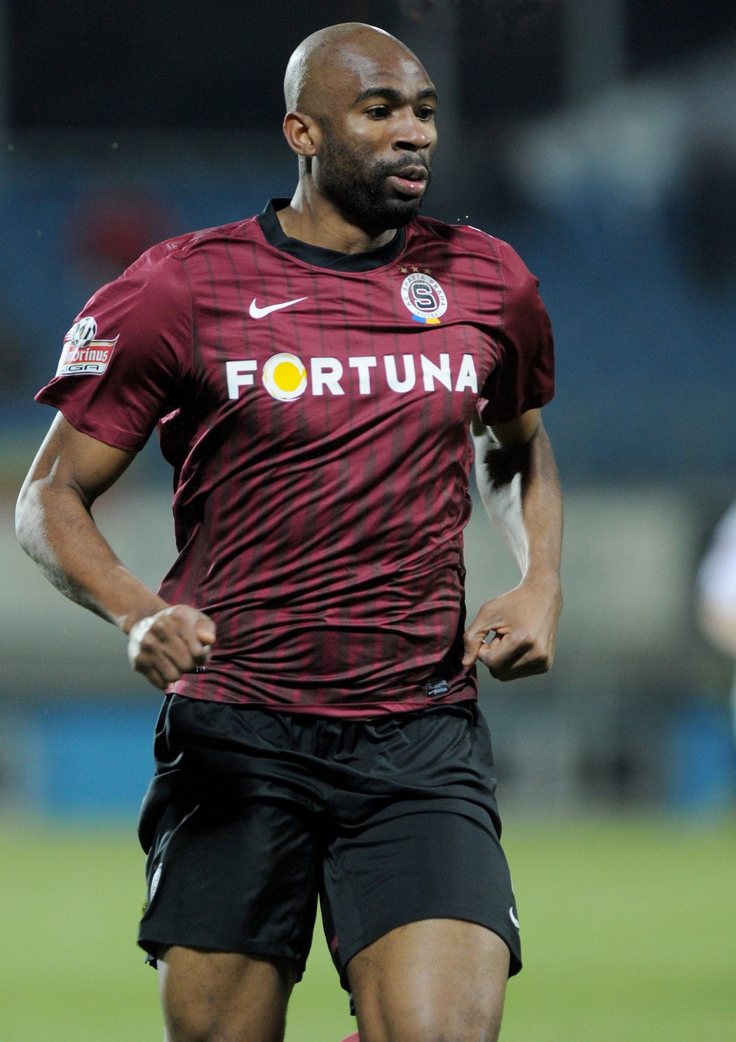 LEONARD KWEUKE (červenec 2012, Sparta - Rizespor, 50 milionů korun). Důrazný útočník z Kamerunu v ofenzivní konkurenci Sparty už neměl jisté místo v základní sestavě, proto ho nakonec letenské vedení uvolnilo jinam. Sáhl po něm turecký Rizespor.