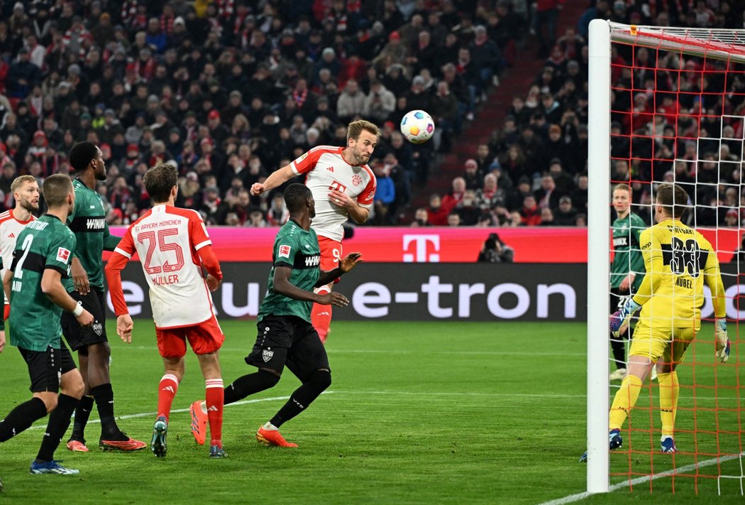 Harry Kane dvěma góly potvrdil pozici nejlepšího střelce Bundesligy