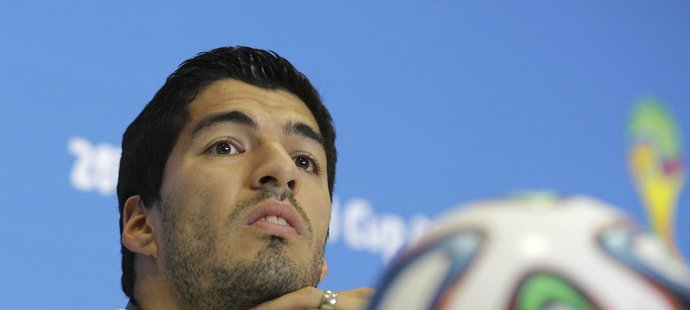 Uruguayský útočník Luis Suárez během tiskové konference na šampionátu v Brazílii