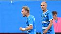 Martin Šubert, za ním útočník Mladé Boleslavi Jiří Klíma