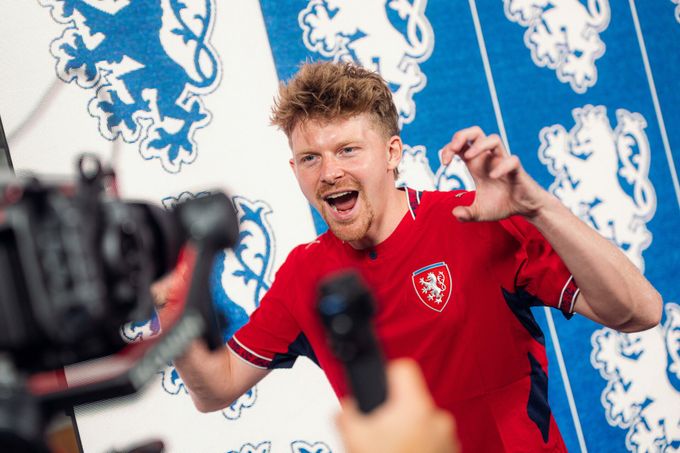 MS ve fotbale ONLINE: Češi měli mediální den, natáčeli i gólové oslavy MS ve fotbale ONLINE: Češi měli mediální den, natáčeli i gólové oslavy