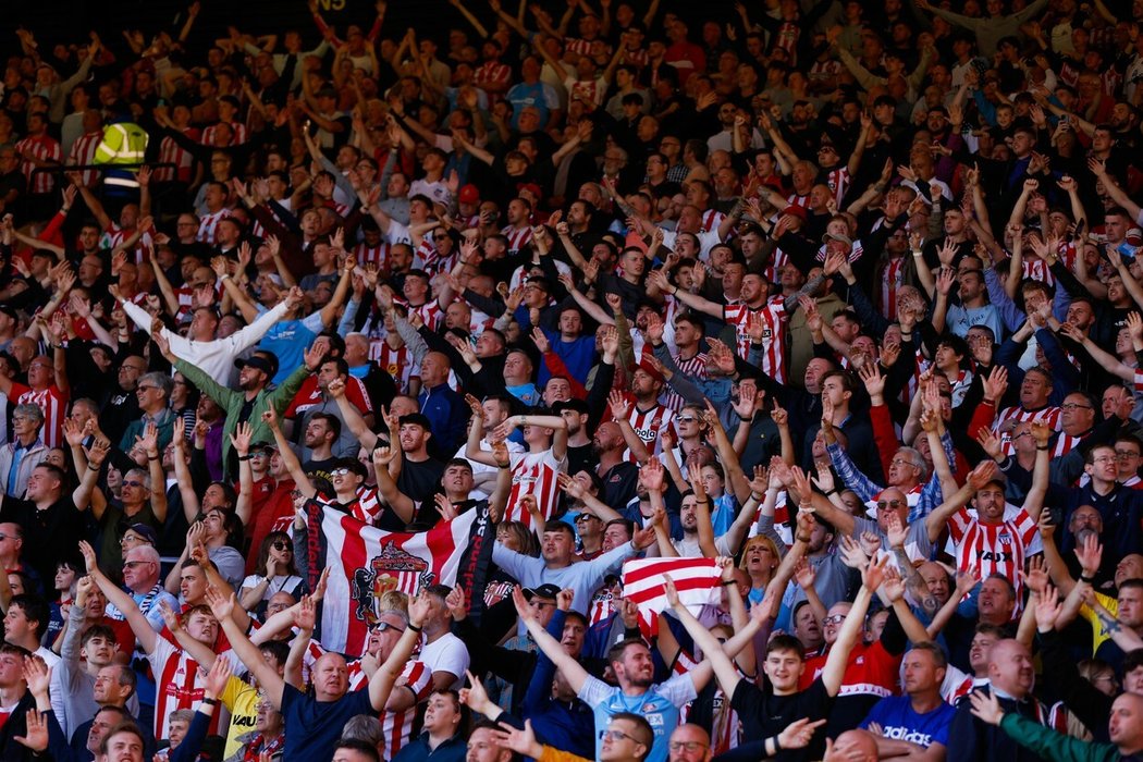 Fanoušci Sunderlandu podporovali klub i ve třetí lize, v této sezoně hrají opět o soutěž výš