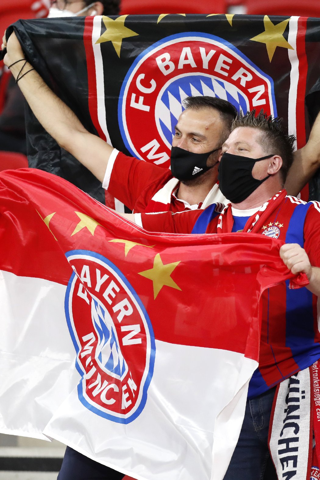 Příznivci Bayernu na Superpoháru v Budapešti