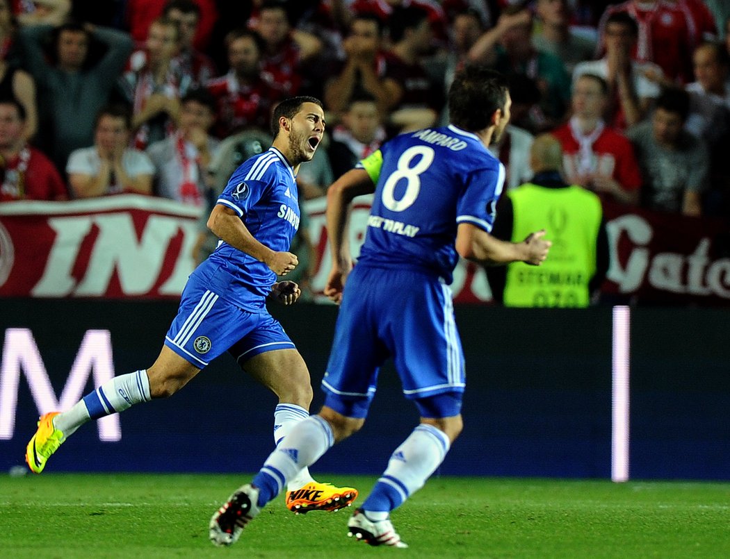 Eden Hazard se raduje z gólu Chelsea v prodloužení zápasu o Superpohár proti Bayernu Mnichov