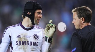 Čech vede v anketě Zlatý míč před Rosickým a Kadlecem