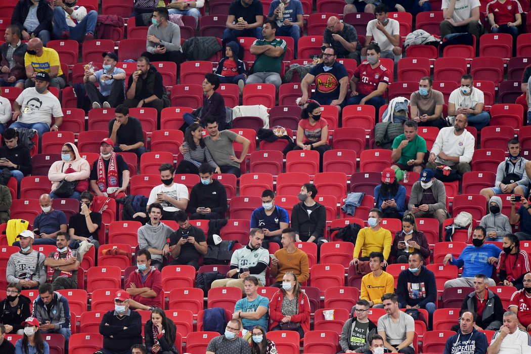 Stadion v Budapešti pochopitelně nemohl být kompletně zaplněný