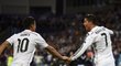 Ronaldo vsítil dva góly, na fotografii se raduje s Jamesem Rodriguezem