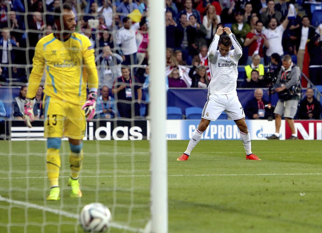 Cristiano Ronaldo vstřelil za záda brankáře Sevilly dva góly