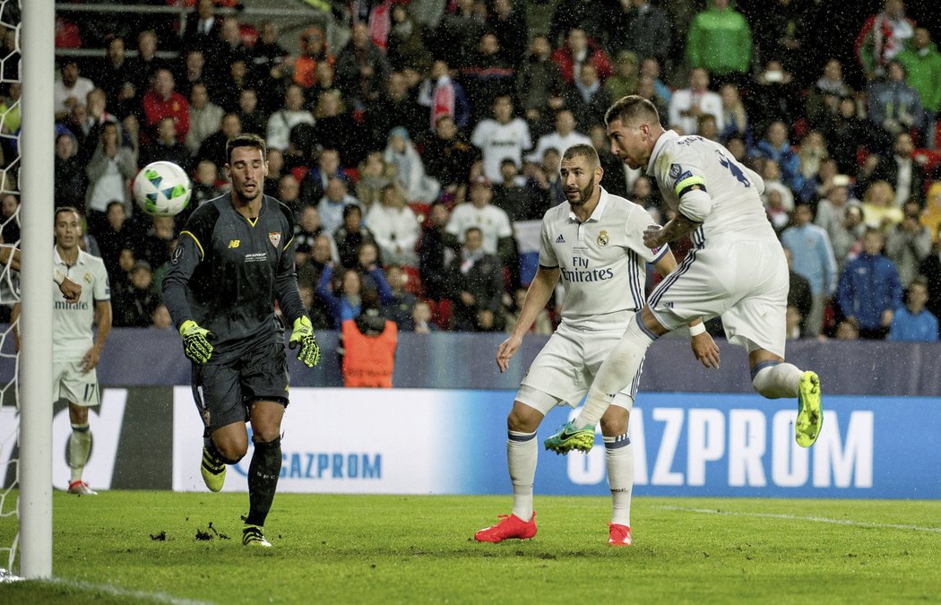 Sergio Ramos ve třetí minutě nastaveného času vyrovnává na 2:2