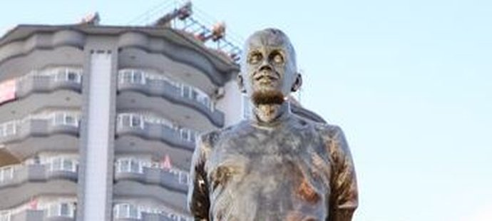Alanyaspor odhalil sochu Josefa Šurala