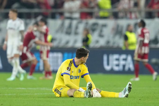 Olympiakos - Sparta 1:0. Bránili, bojovali, ale neodolali. Letenští nakonec podlehli tlaku Olympiakos - Sparta 1:0. Bránili, bojovali, ale neodolali. Letenští nakonec podlehli tlaku