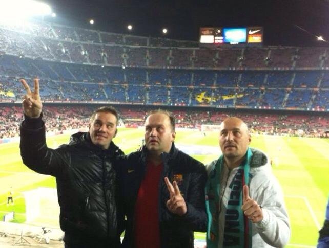 Ligový bombarďák Petr Švancara, manažer Marek Vít a bývalý ligový kanonýr Luděk Zelenka na stadionu Barcelony