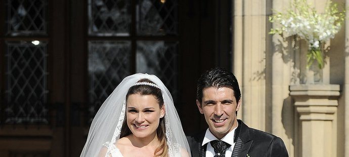 Alena Šeredová s Gigi Buffonem po svatbě na Vyšehradě