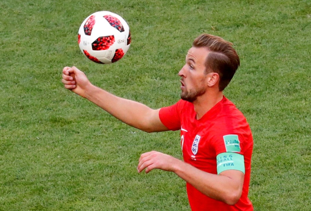 Harry Kane v akci během čtvrtfinále proti Švédsku