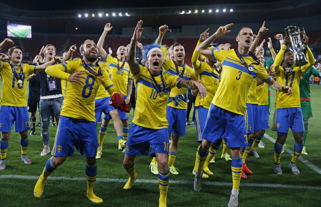 Zasloužená euforie ve tvářích švédských fotbalistů.