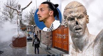 Zlatan je Jidáš! Naštvaní fanoušci ničí sochu legendy, přišla i o nos