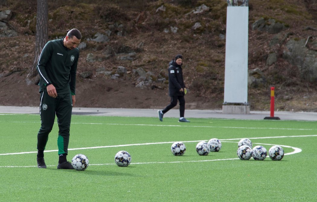 Zlatan Ibrahimovic na tréninku švédského Hammarby, kde vlastní podíl