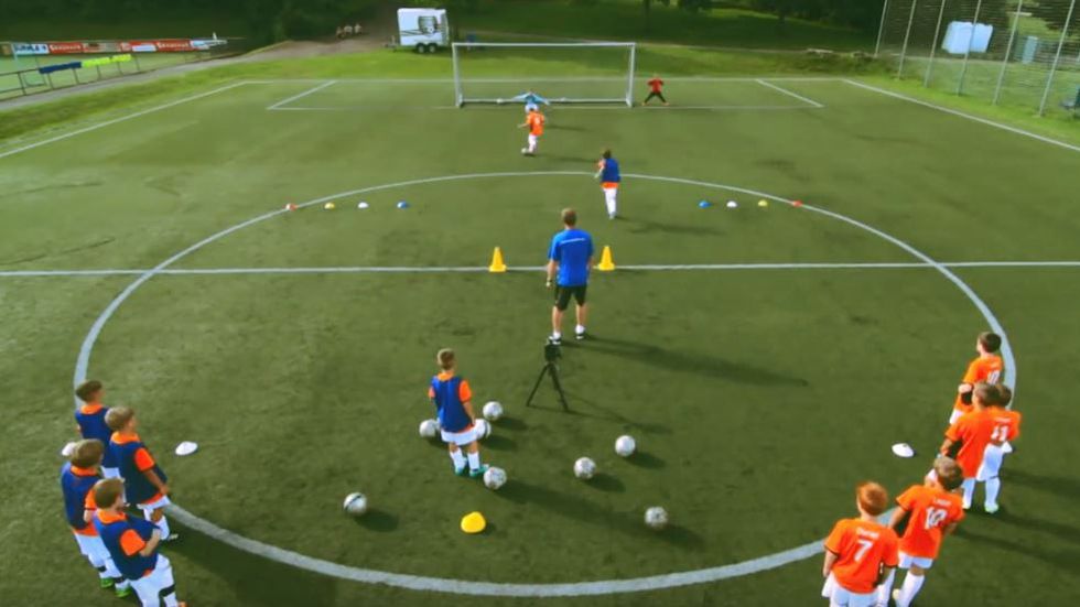 VIDEO: Světový fotbal – barevná střelba