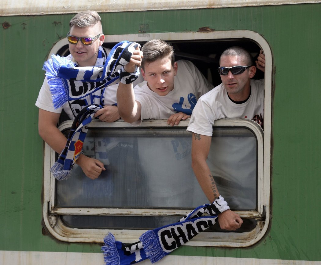 Fanoušci Baníku Ostrava se vydali do Prahy. Utkání na stadionu Sparty je pro všechny příznivce ostravského klubu svátkem, do hlavního města jezdí v hojném počtu.