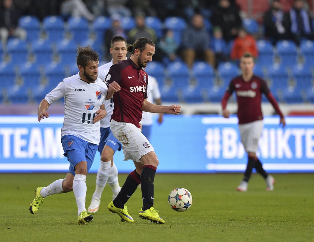 20 % - PETR JIRÁČEK, záložník, 30 let, Pořizovací cena: volný hráč, Předchozí klub: HSV Hamburk, Současný klub: FK Jablonec, Starty/góly ve Spartě: 29/2 