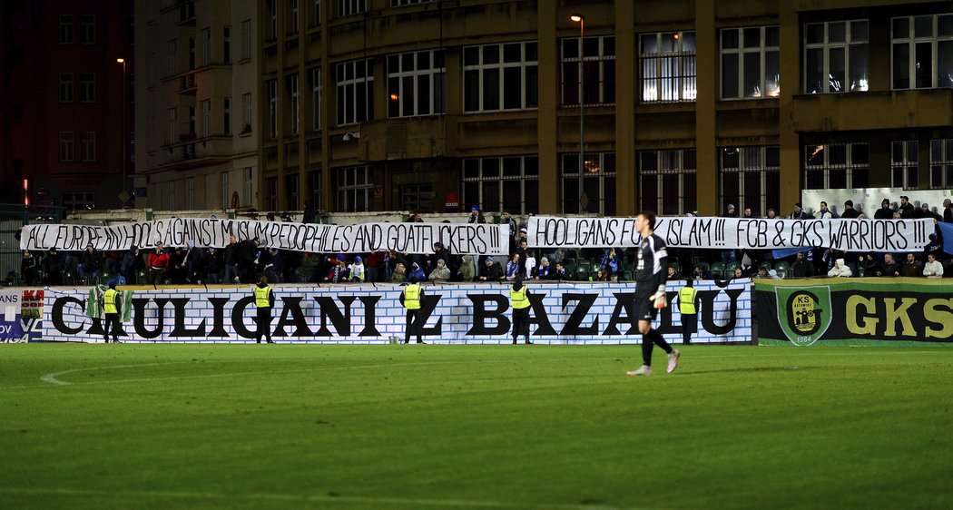 Transparent fanoušků Baníku Ostrava při utkání v Bohemians