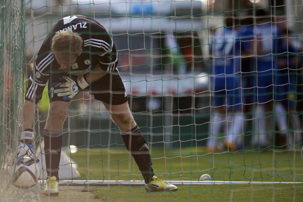 Brankář Bohemians Zdeněk Zlámal krátce poté, co dostal branku od  Liberce