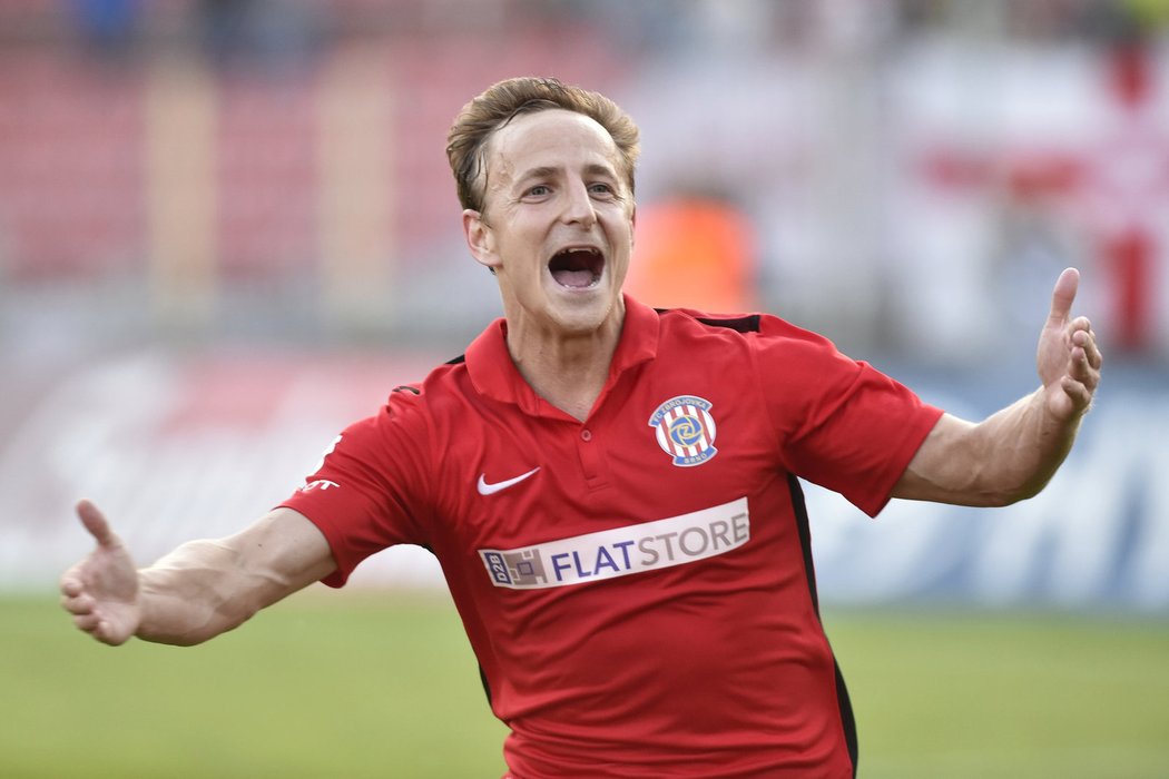 Alois Hyčka z Brna se raduje z gólu do sítě Sparty. Zbrojovka vyhrála 1:0.