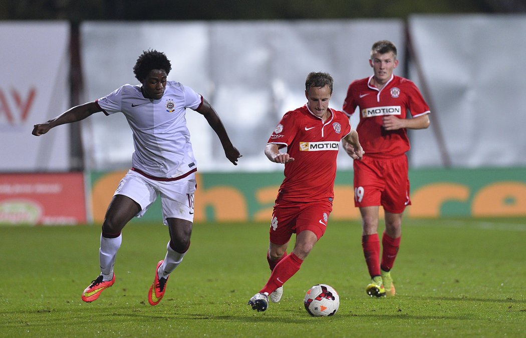 Sparťanský fotbalista Timeoko Konaté byl v dresu Letenských při utkání v Brně hodně aktivní. Branku však nevstřelil.