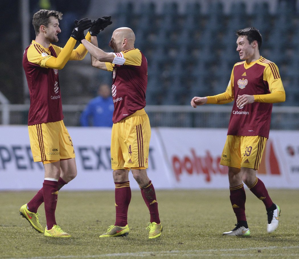 Hanousek a Gedeon z Dukly se radují z gólu na 2:1 proti Liberci