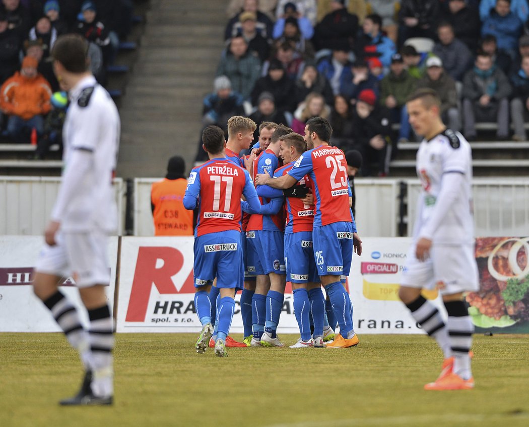 Radost ze vstřelené branky plzeňských fotbalistů