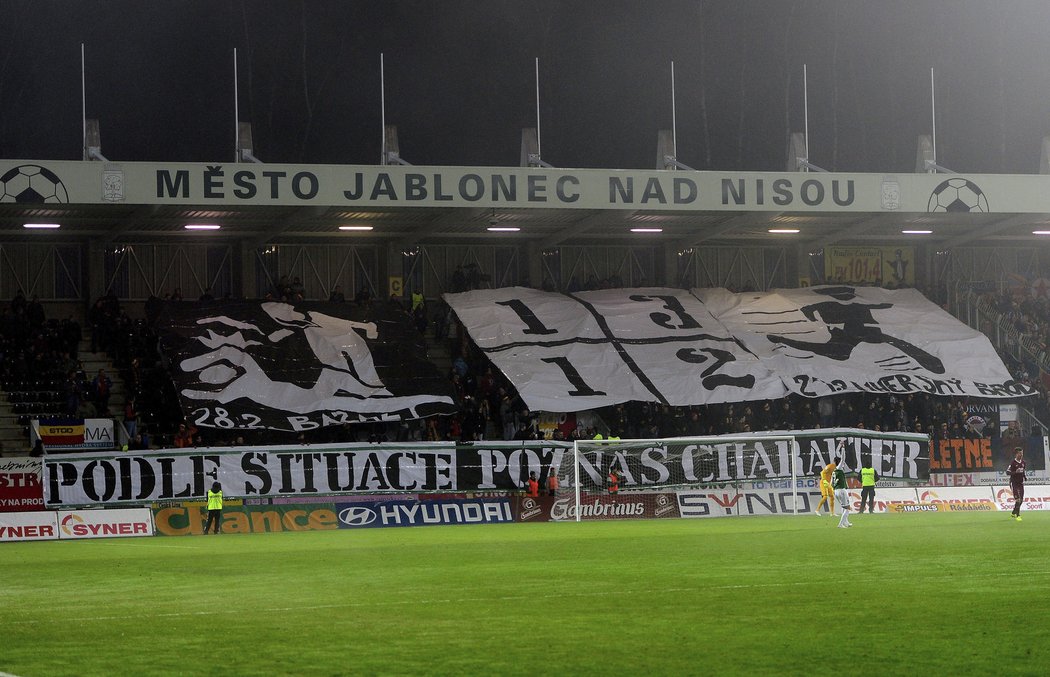 Choreo fanoušků při ligovém šlágru Jablonec - Sparta, které skončilo remízou 0:0: